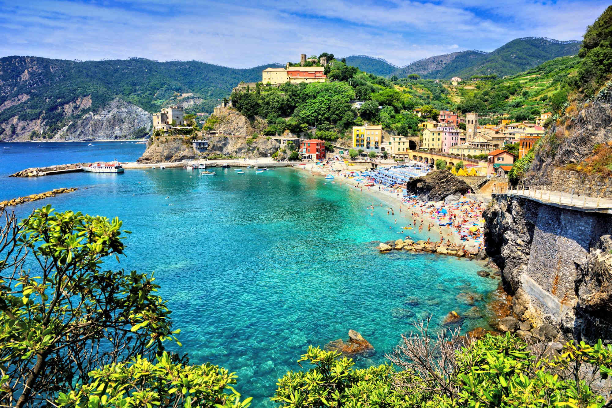 Monterosso al Mare — vista da enseada com praia